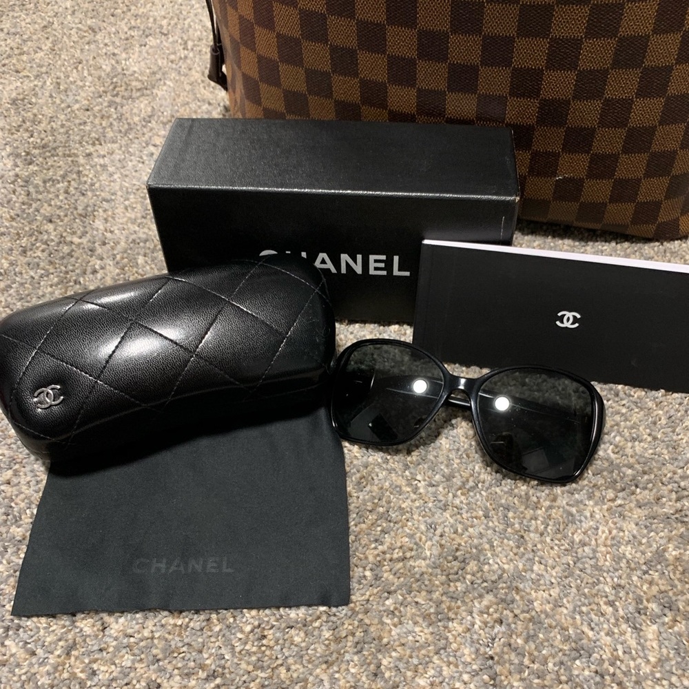 AUTHENTIC CHANEL BOW SUNGLASSES